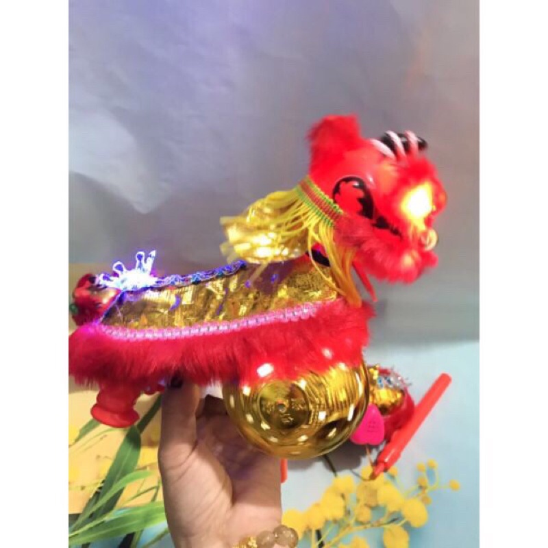 Đồ chơi đèn lồng con lân ôm bóng vui nhộn cho bé