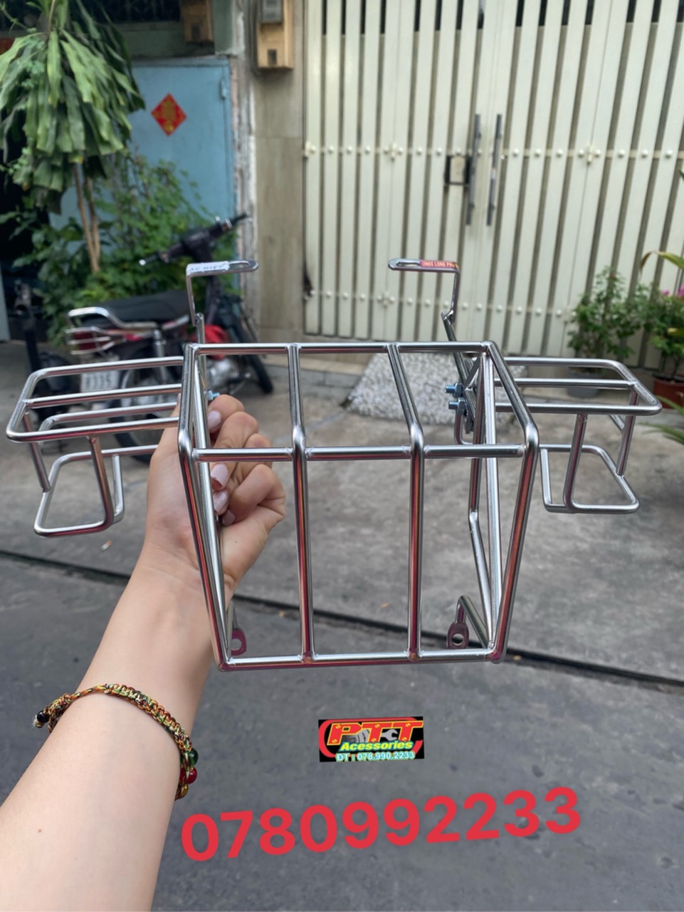 Bảo vệ đèn hậu xe cub 82 inox