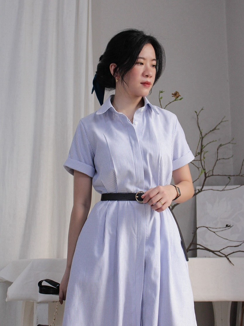 Đầm sơ mi chiết eo dáng dài xếp ly tùng sọc dọc