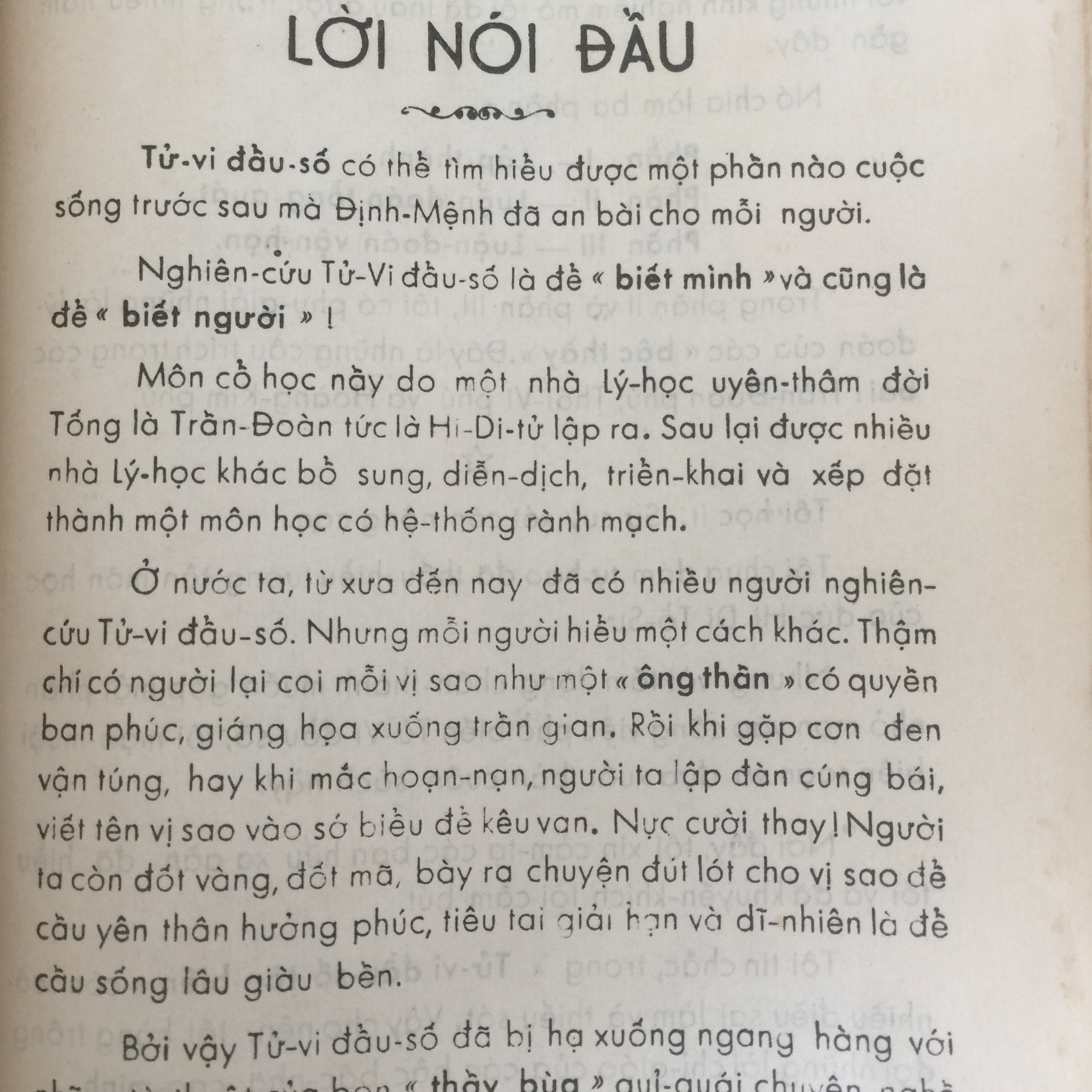 Sách Tử Vi Đẩu Số Tân Biên Bìa Vàng In Theo Bản Xưa