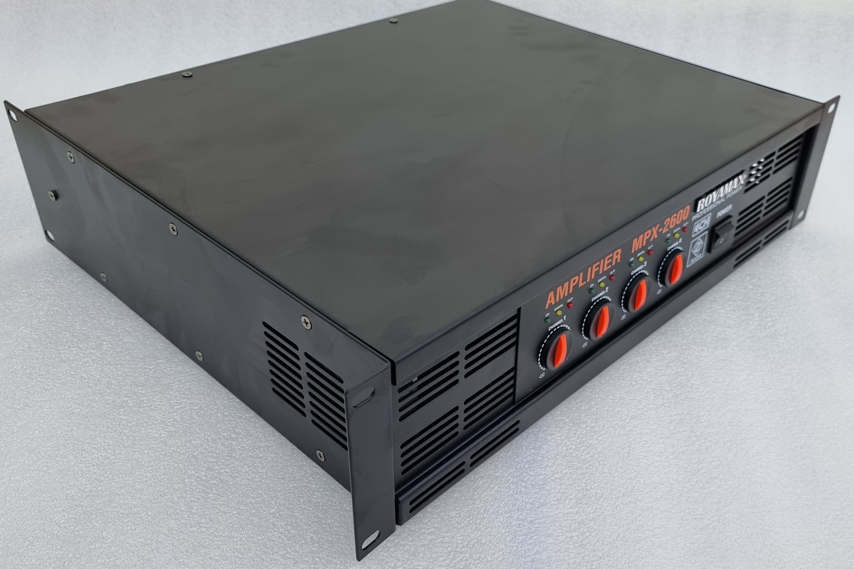 Cục đẩy 4 kênh MPX-2600 ROYAMAX