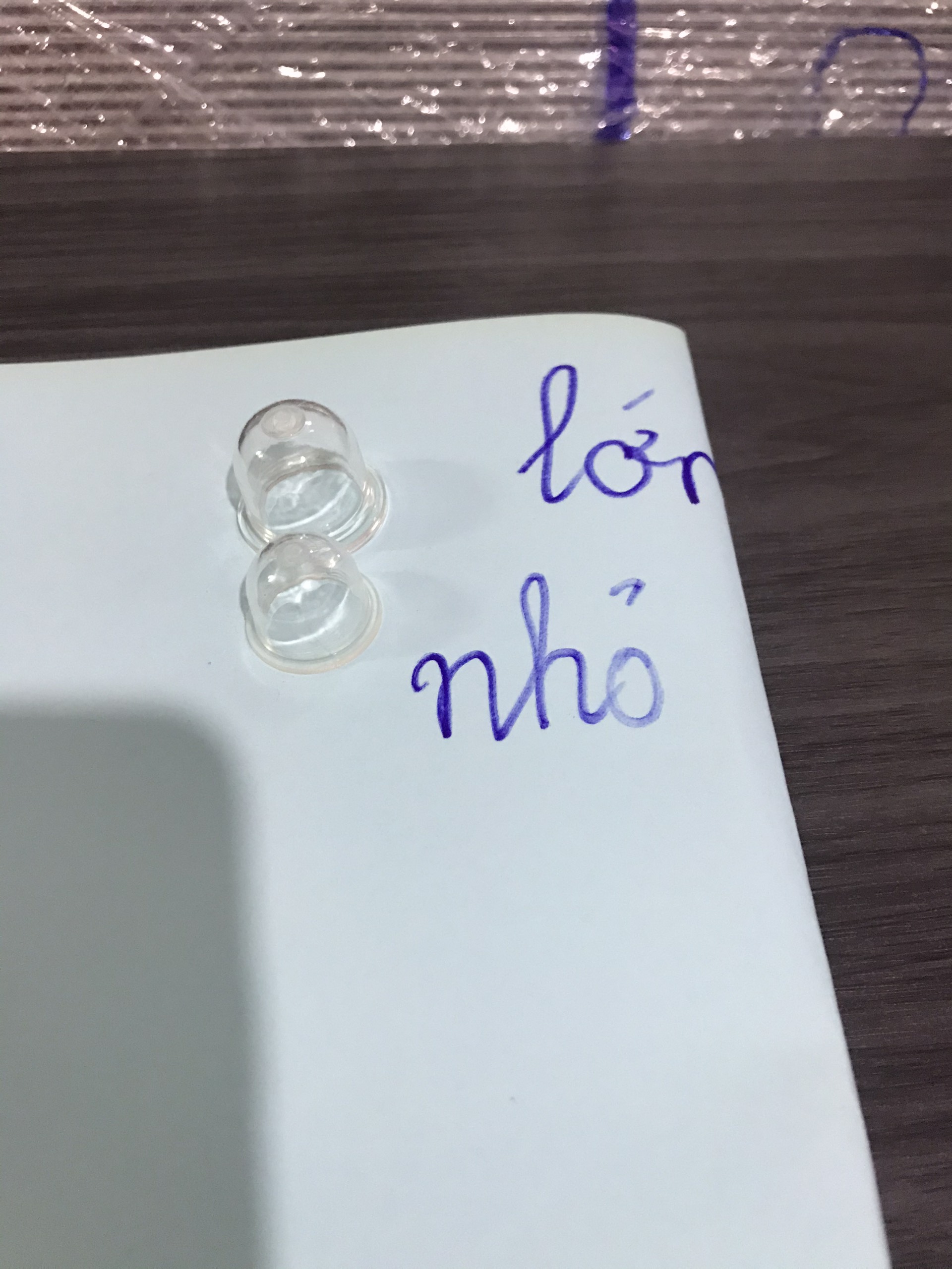 Vú bơm bình xăng con máy cắt cỏ./ Núm bơm xăng.