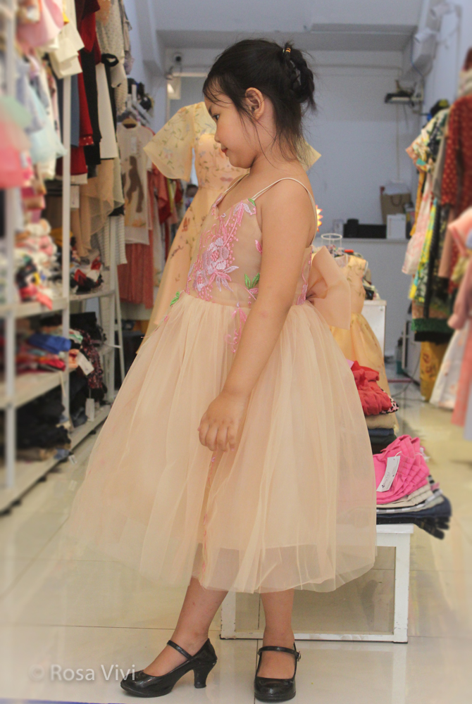 Đầm công chúa 2 dây đính hoa nơ lưng