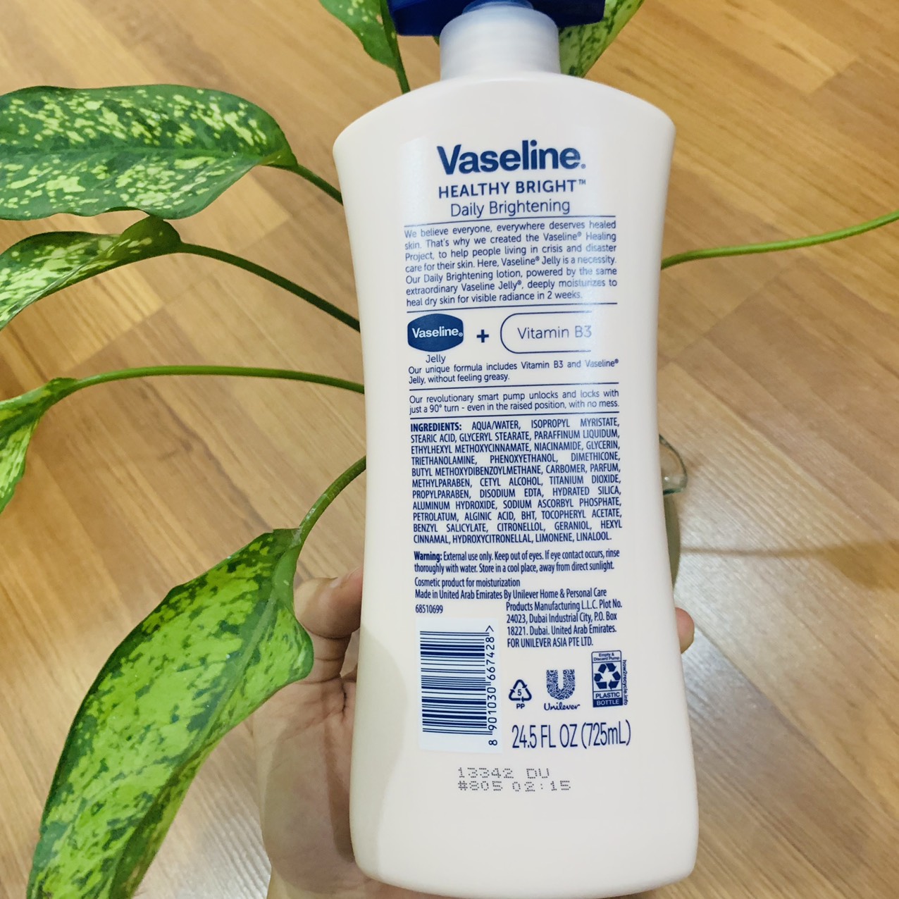 Sữa dưỡng thể trắng da Vaseline UV Lightening 725ml