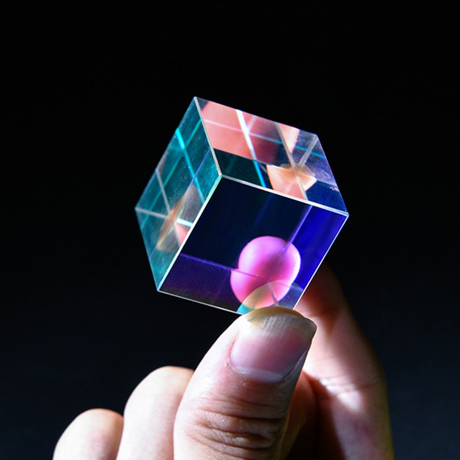 WISTIC Optical Prism Cube Dispersion Cube Portable White Crystal Prism Cube for Kaleidoscopic Fun Optical Color Dispersion Sun Catcher for Entertainment Ideal