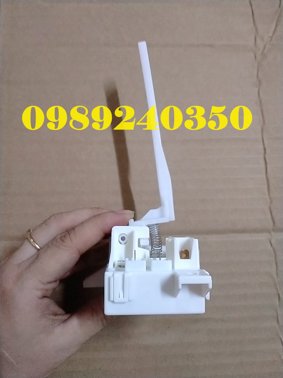 Công tắc cửa máy giặt HITACHI cửa đứng
