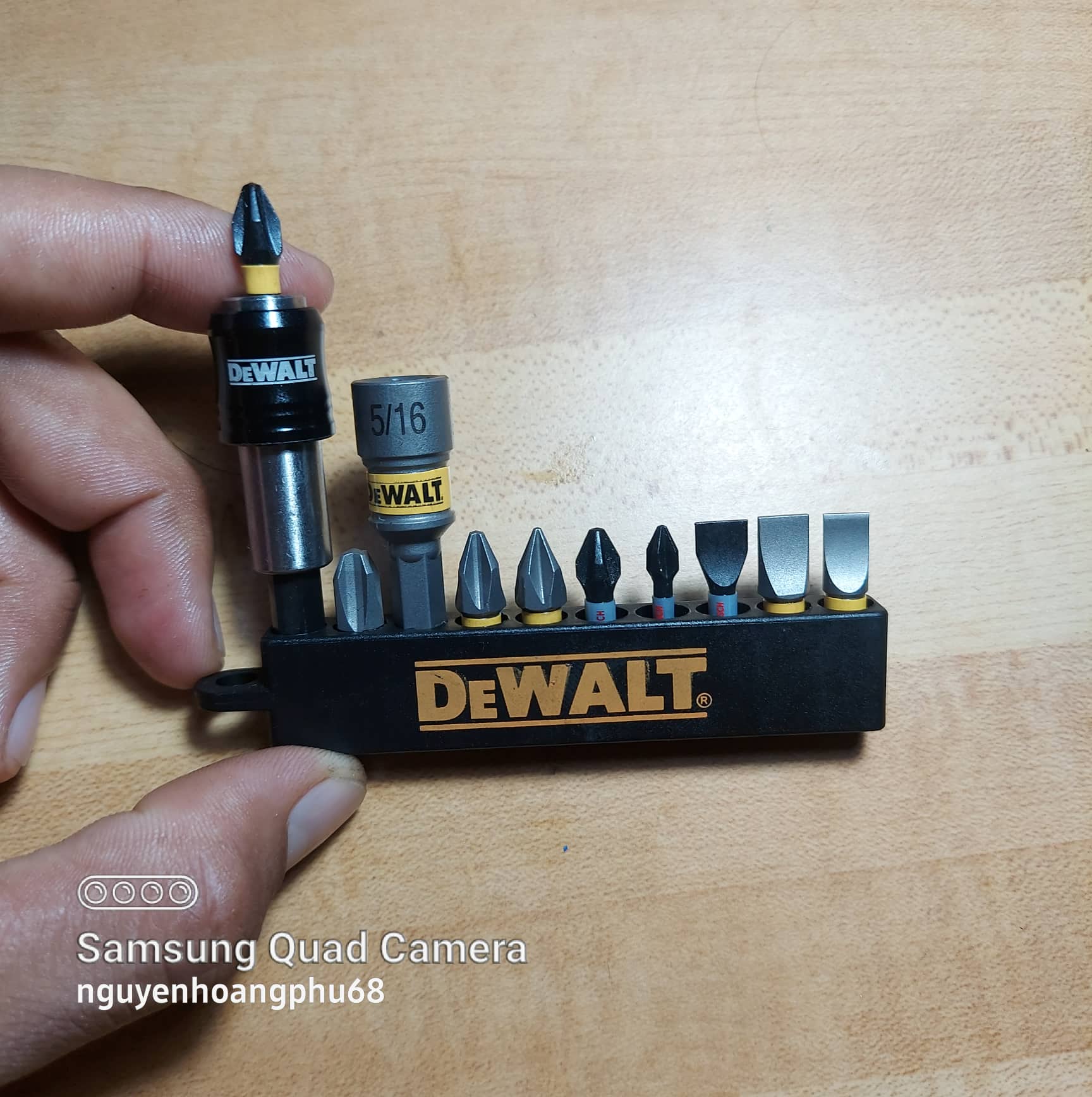 Bộ mũi vít Dewalt lực hít mạnh 2.5cm