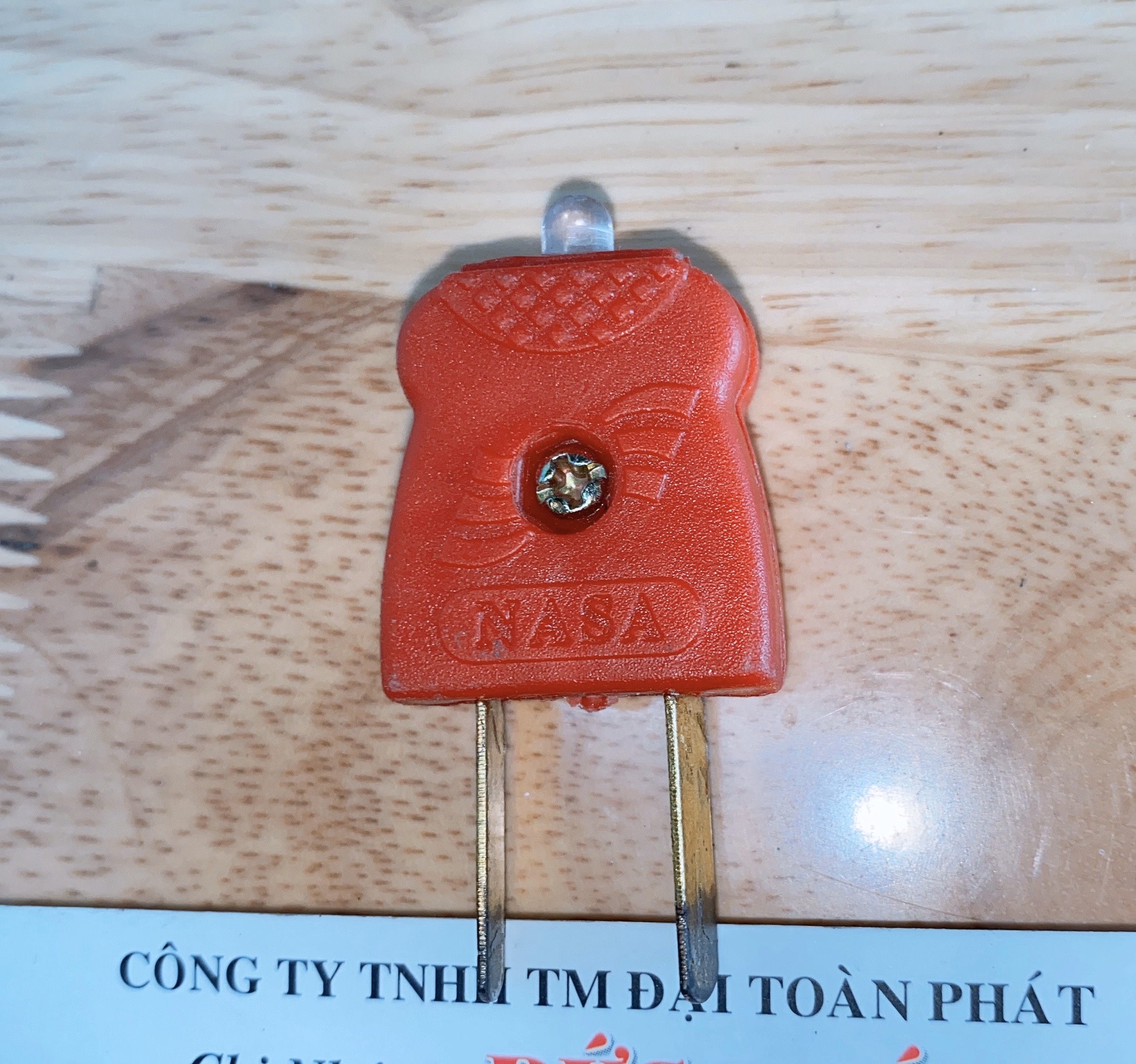 phích thử bóng đèn