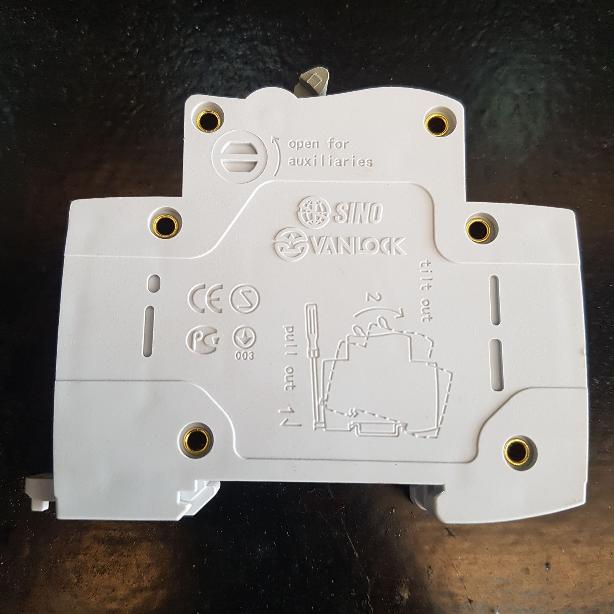 Cb đóng ngắt AC 3 pha 3P và 4P 63A/400VAC