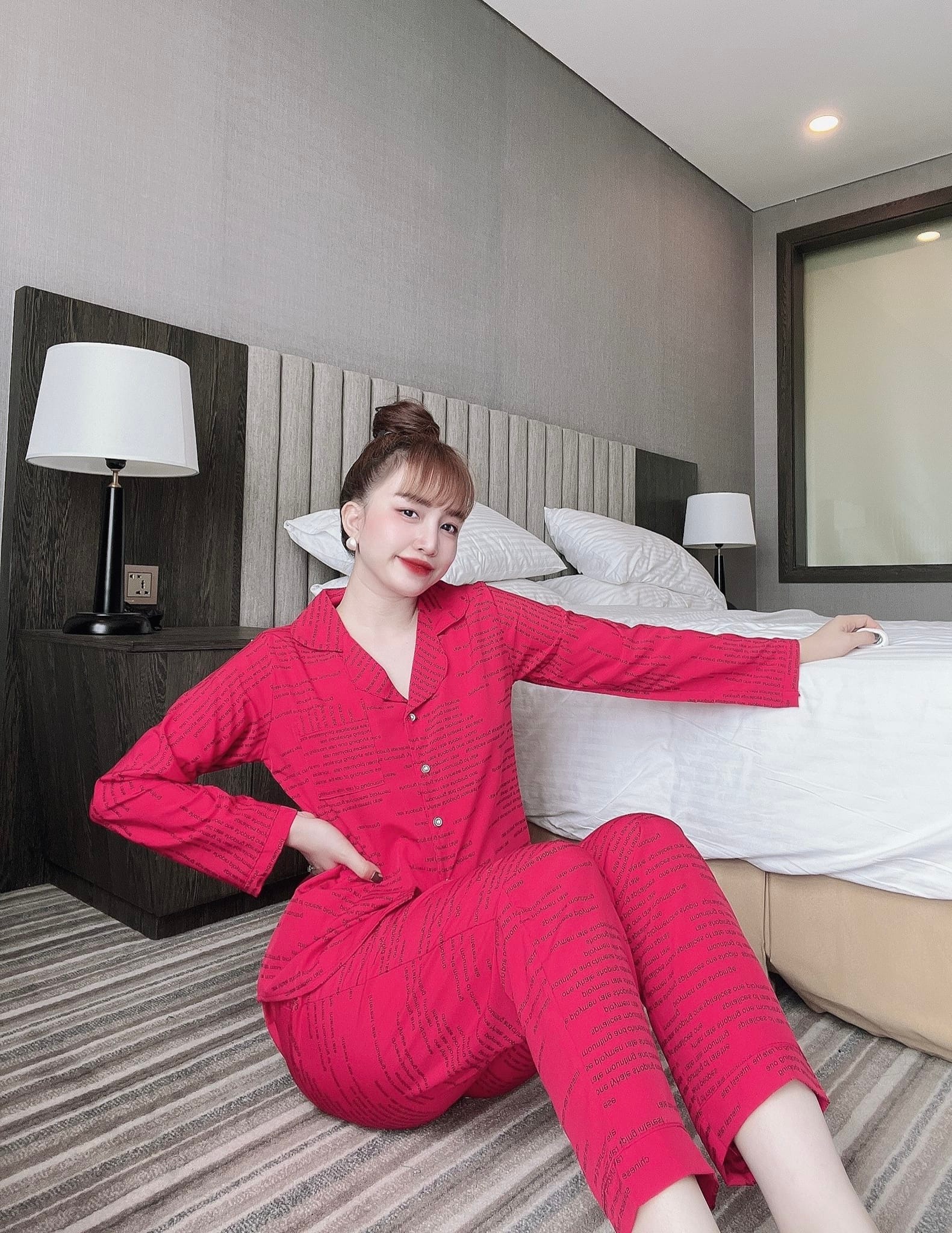 Đồ Bộ Lụa 100D Dài Phối Chữ Siu Xinh - Mẫu mặc sp thật