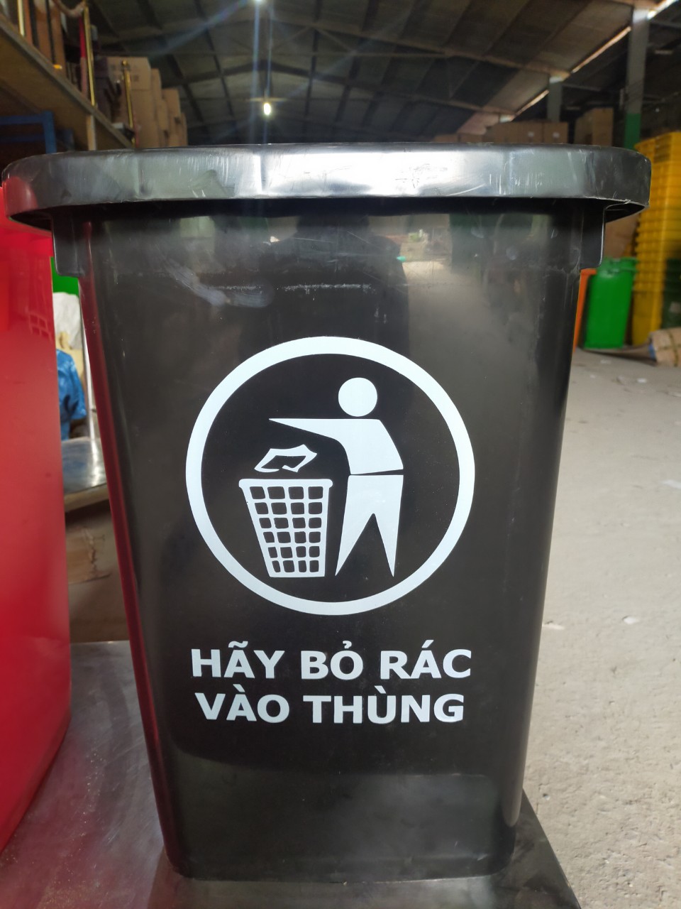 THÙNG RÁC CÔNG CỘNG- THÙNG RÁC NHỰA ĐEN 60L