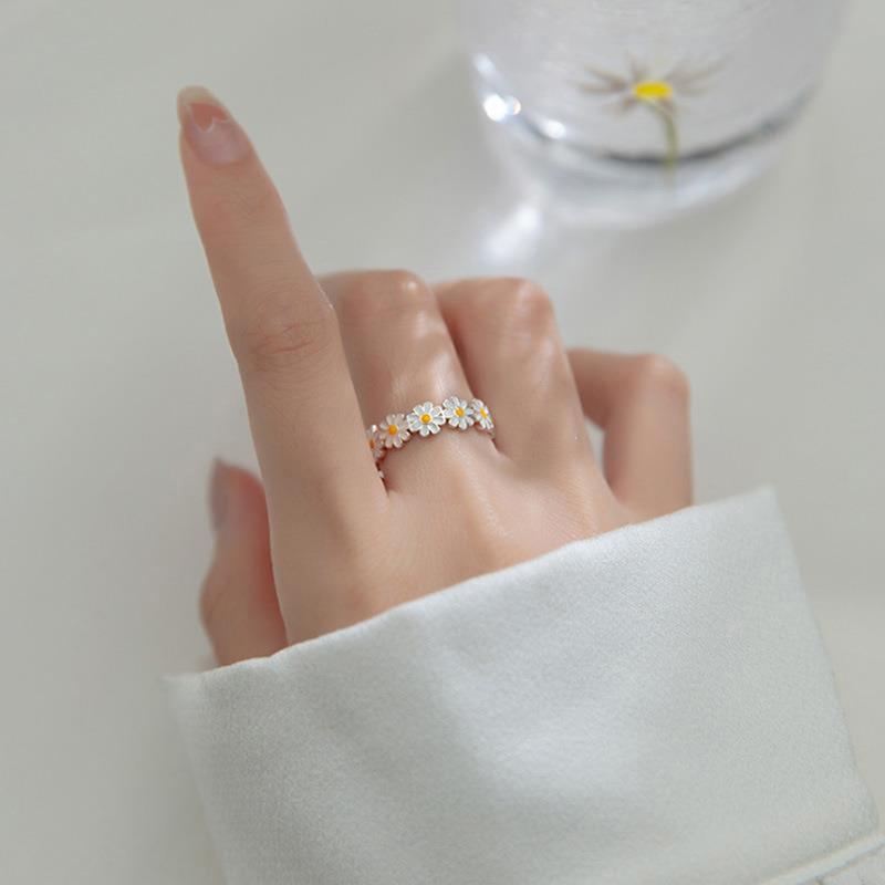 Vintage%20Daisy%20Flower%20Rings%20For%20Women%20Cute%20Flower%20Ring%20Adjustable%20Open%20Finger%20Ring%20Wedding%20Engagement%20Rings%20Trends%20Female%20Jewelry%20Huiye%20-%20Image%203