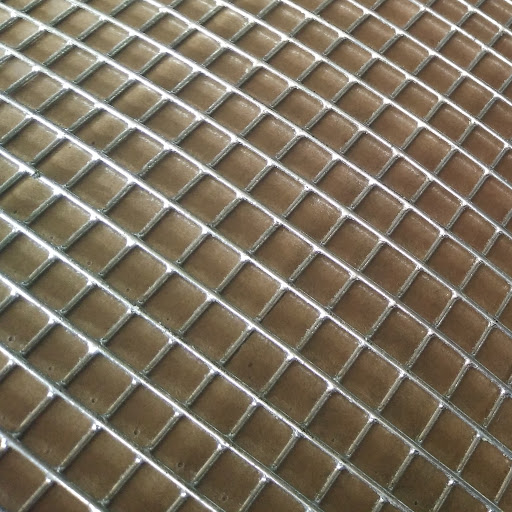cuộn lưới sắt quây chuồng ô vuông 30m  ( khổ cao 1m- ô vuông 1cm và 2cm)