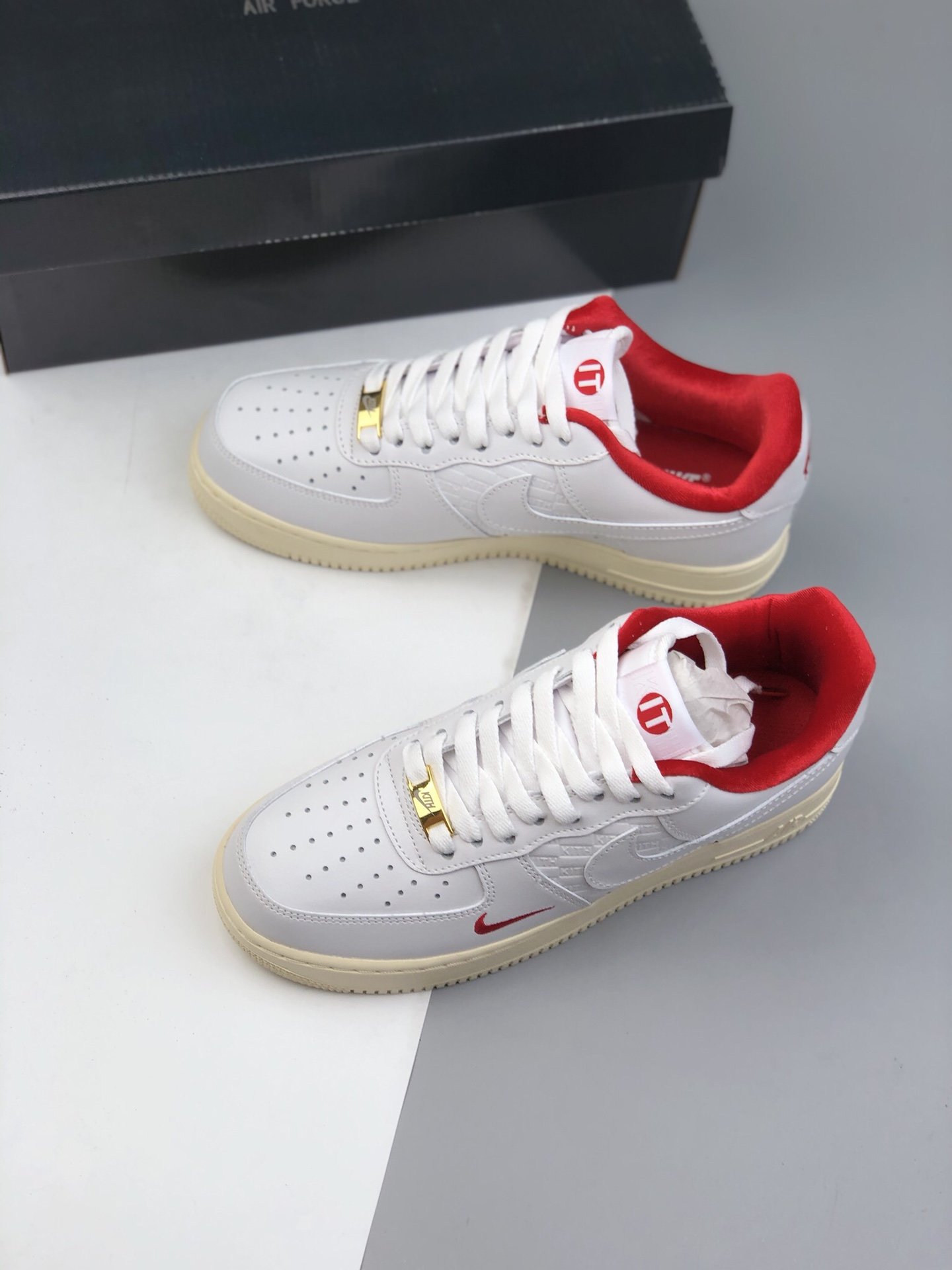 how to get air force 1 white again