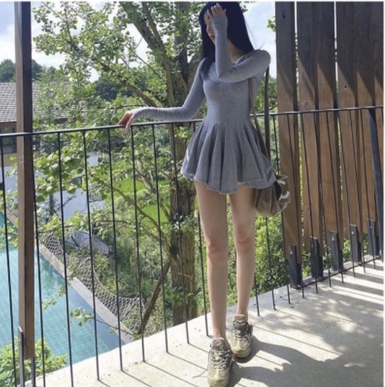 Đầm Thun Body Tay Dài Xoè Phần Dưới Phối Cổ Ren