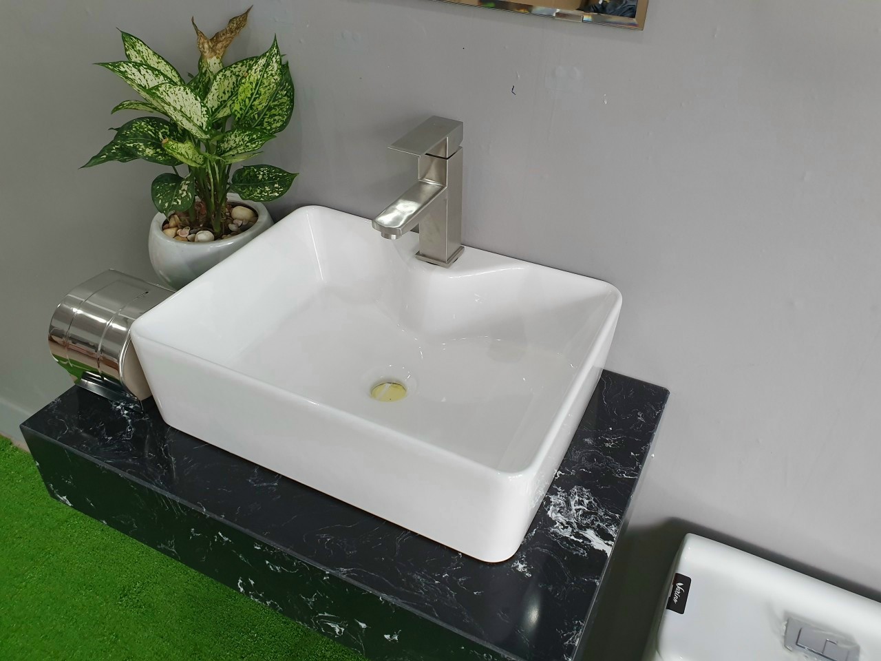Chậu lavabo vuông đặt bàn sứ trắng