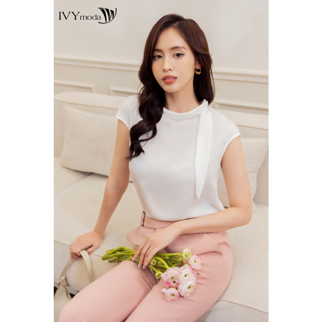 Áo lụa cổ cách điệu phối nơ lệch IVY moda MS 16M7544