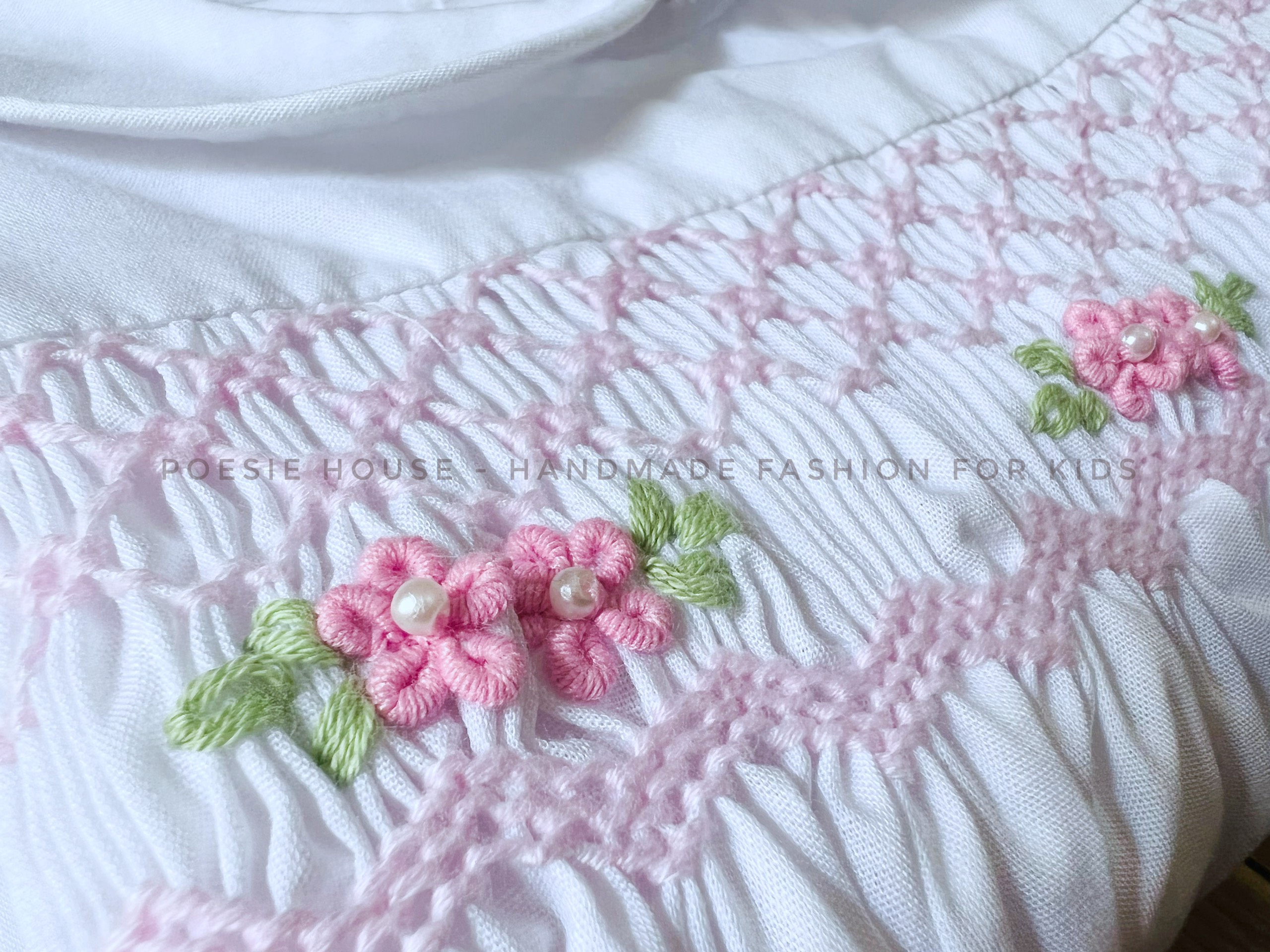 ĐẦM SMOCK TRẮNG CỔ PETER PAN (Smock hồng)