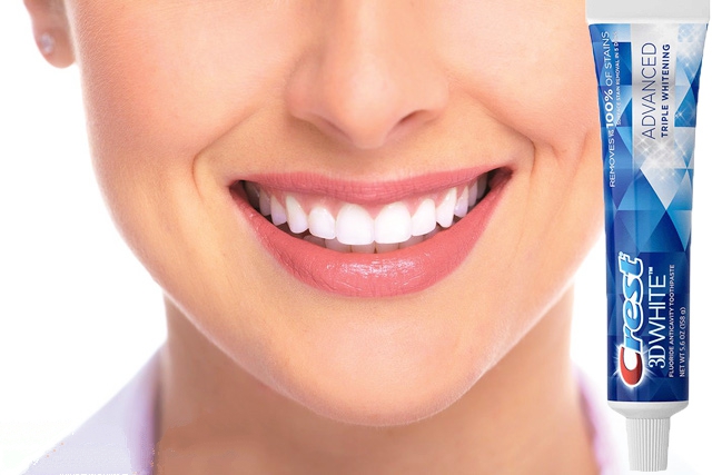 KEM ĐÁNH RĂNG CREST 3D WHITE ADVANCED TRIPLE WHITENING 147g