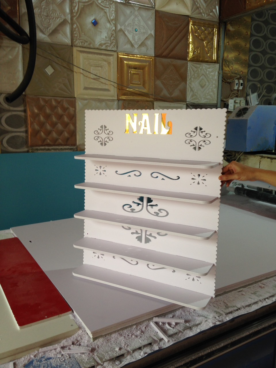 Kệ để Sơn chữ Nail Vàng