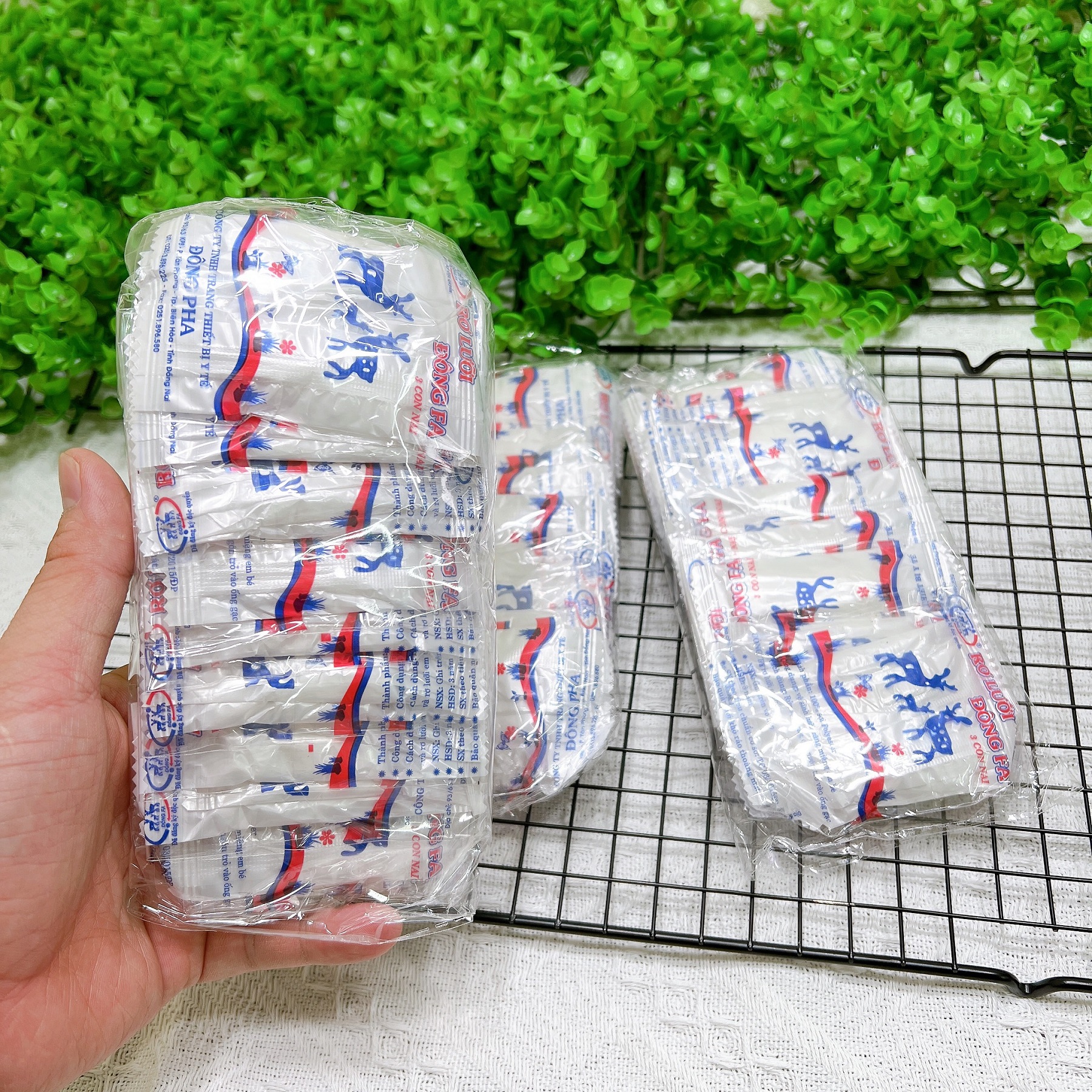 Rơ lưỡi gạc tưa lưỡi Đông Pha (Gói 10 hộp 50 chiếc)