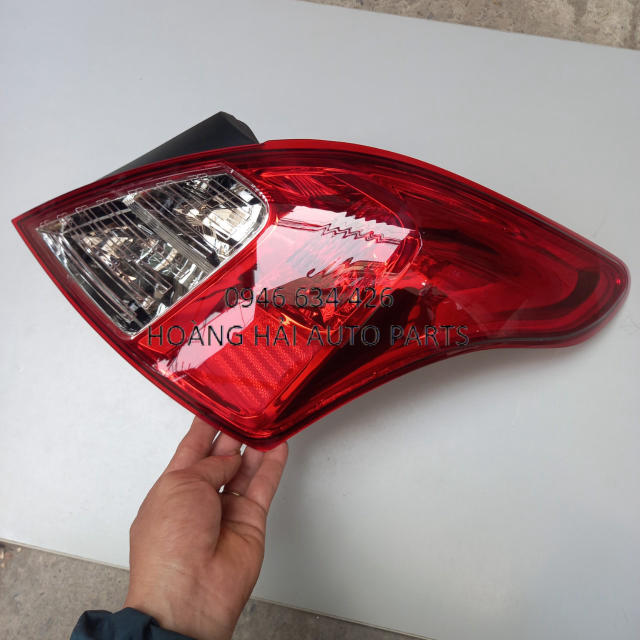 ĐÈN HẬU NISSAN SUNNY BÊN PHỤ 2013-2018
