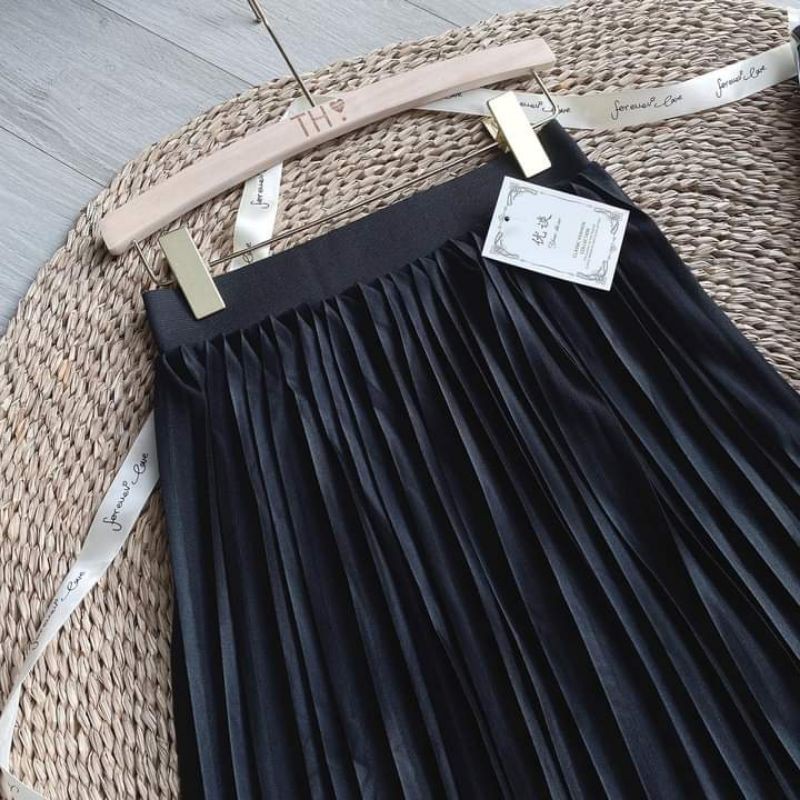 siêu phẩm chân váy xếp ly dài