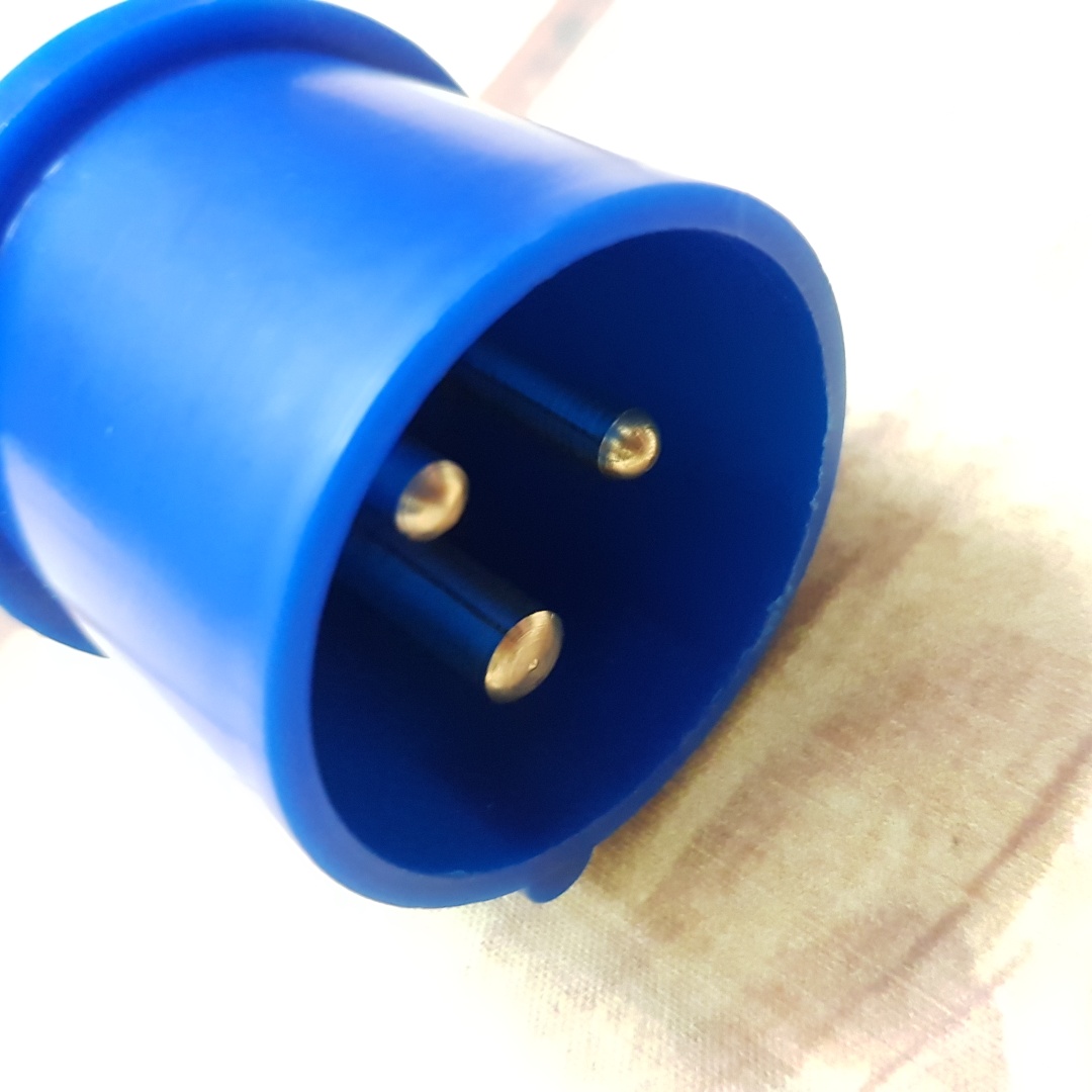 Ổ-Phích cắm công nghiệp 3 chấu 16A.