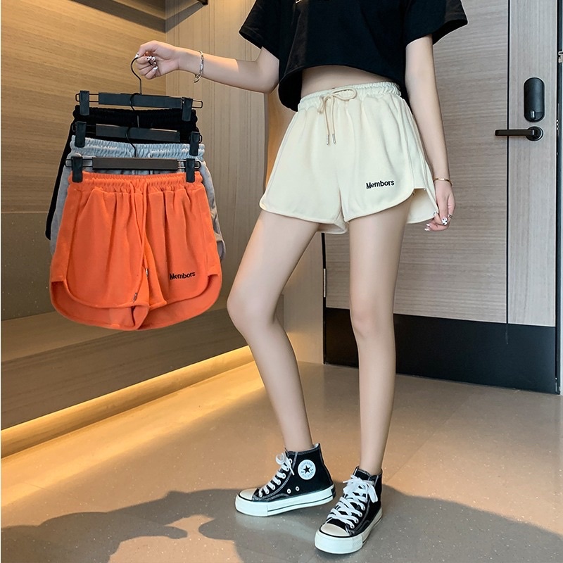 Quần Short Viền Thêu Chữ