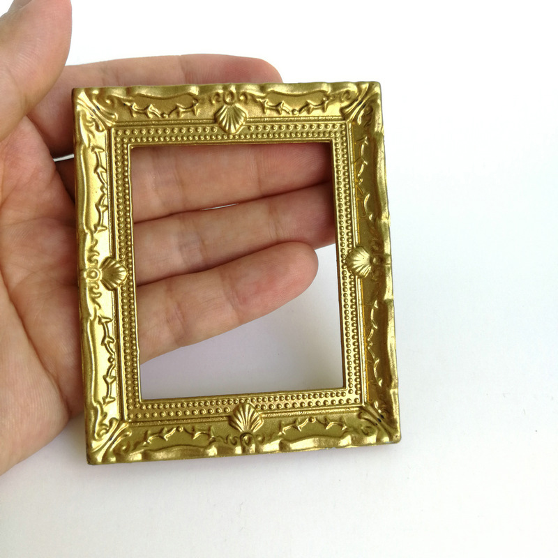 1:12%20Scale%20Retro%20Photo%20Frames%20for%20Dollhouse%20Decor%20DIY%20Mini%20Ornament%20Accessories%20%20AITENG%20-%20Image%202