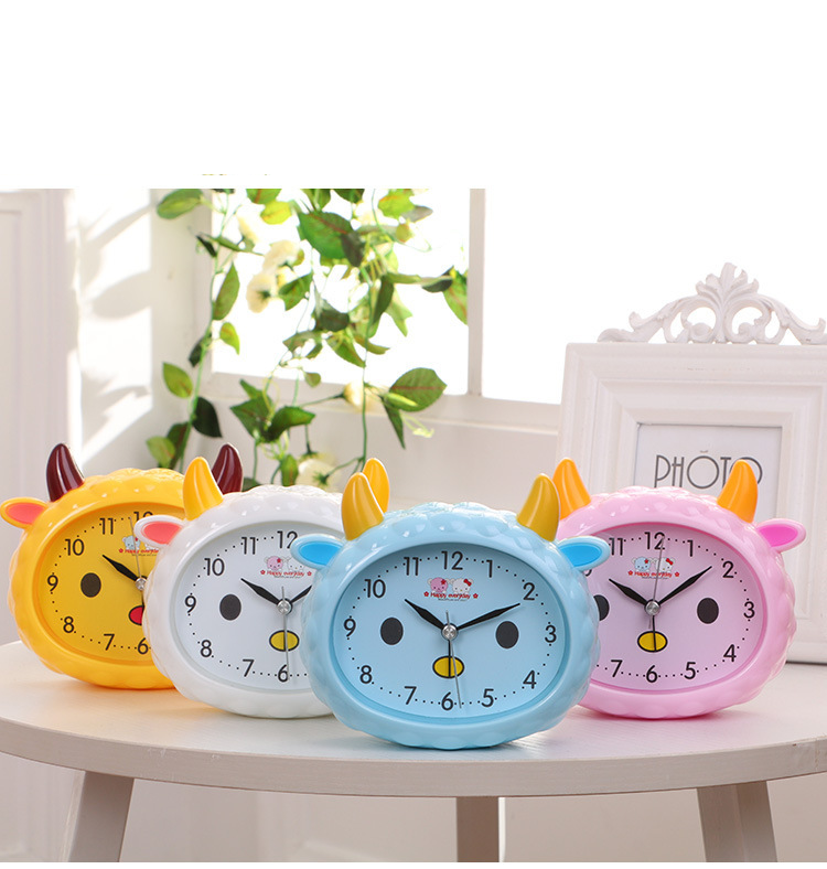 đồng hồ để bàn báo thức cute