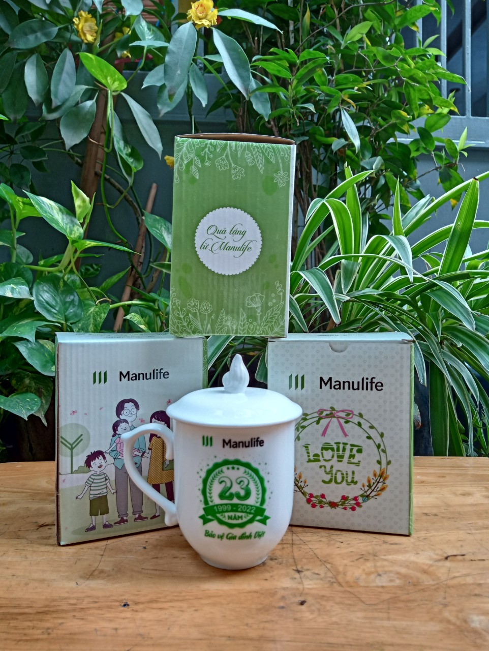 Ly sứ nắp lửa quà tặng MANULIFE (có kèm hộp)