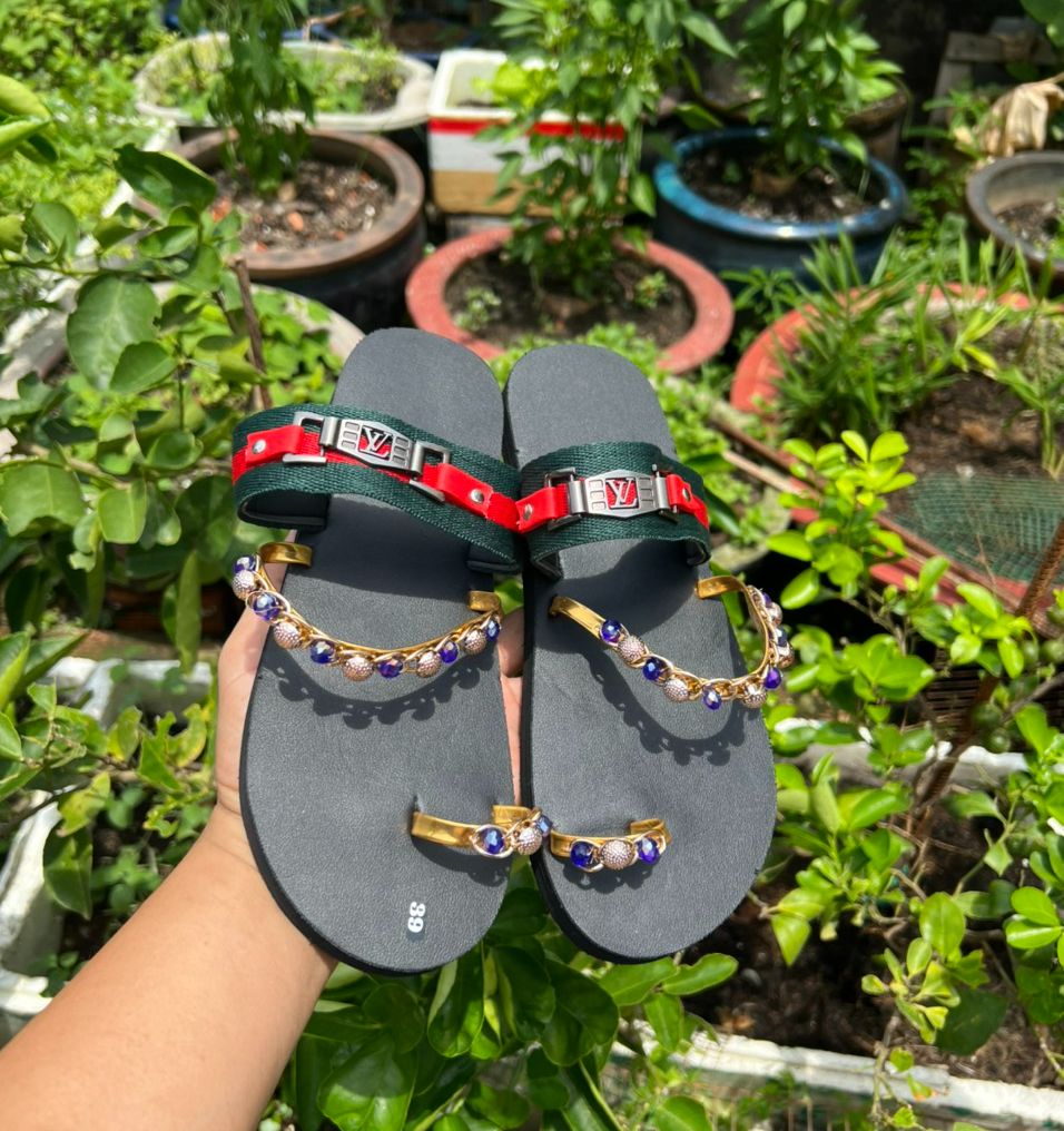 Dép xỏ ngón xoàn nữ ( thới giới dép sandal )
