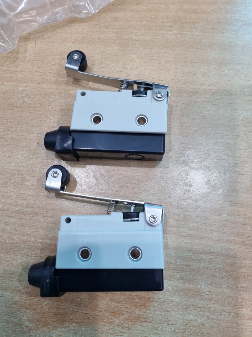 Công Tắc Hành Trình D4MC-2000 250VAC-10A