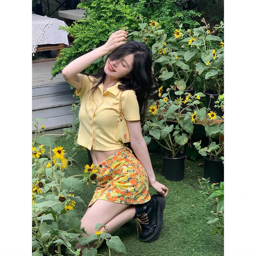 Áo Croptop Cổ Trụ Nút Trơn