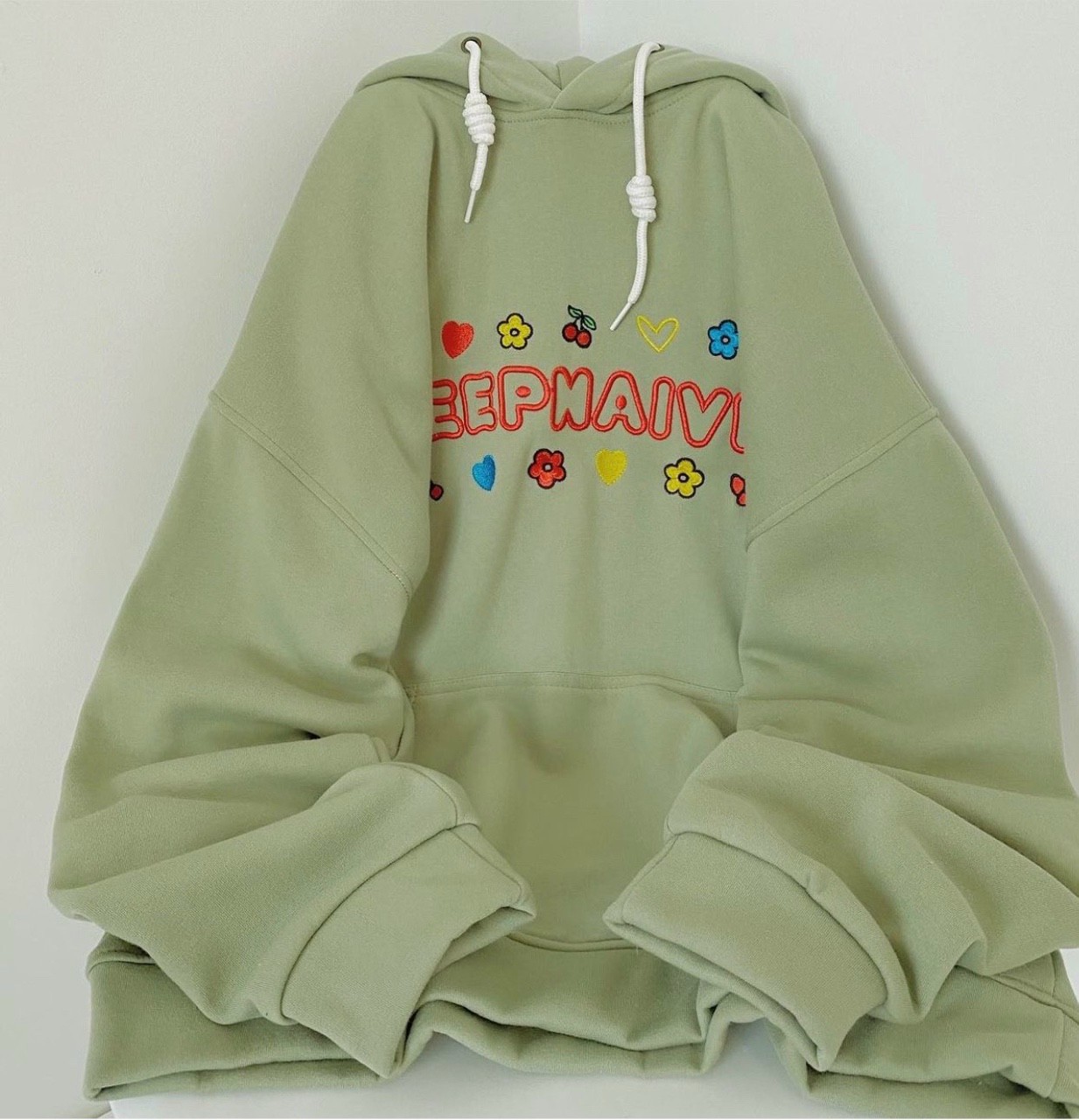Áo Hoodie Nón Lớn Vải Nỉ Ngoại Dày Dặn in Chữ Kèm Nhiều Hoa Qủa Siêu Dễ Thương. TP