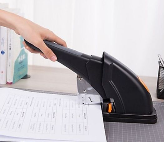 Dập ghim đại Deli 0385 240 tờ
