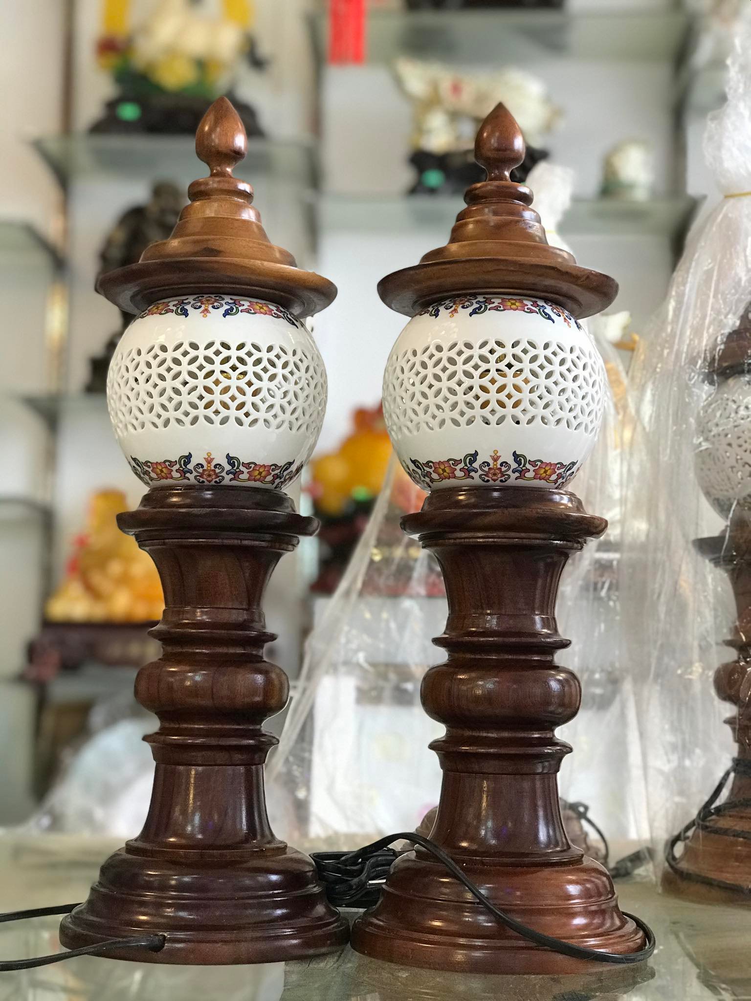 Đèn thờ gỗ sứ