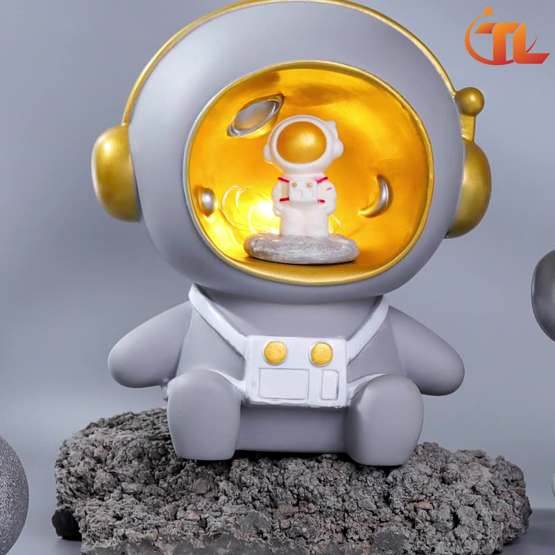 Đèn ngủ trang trí phi hành gia TẶNG KÈM 1 VỈ PIN