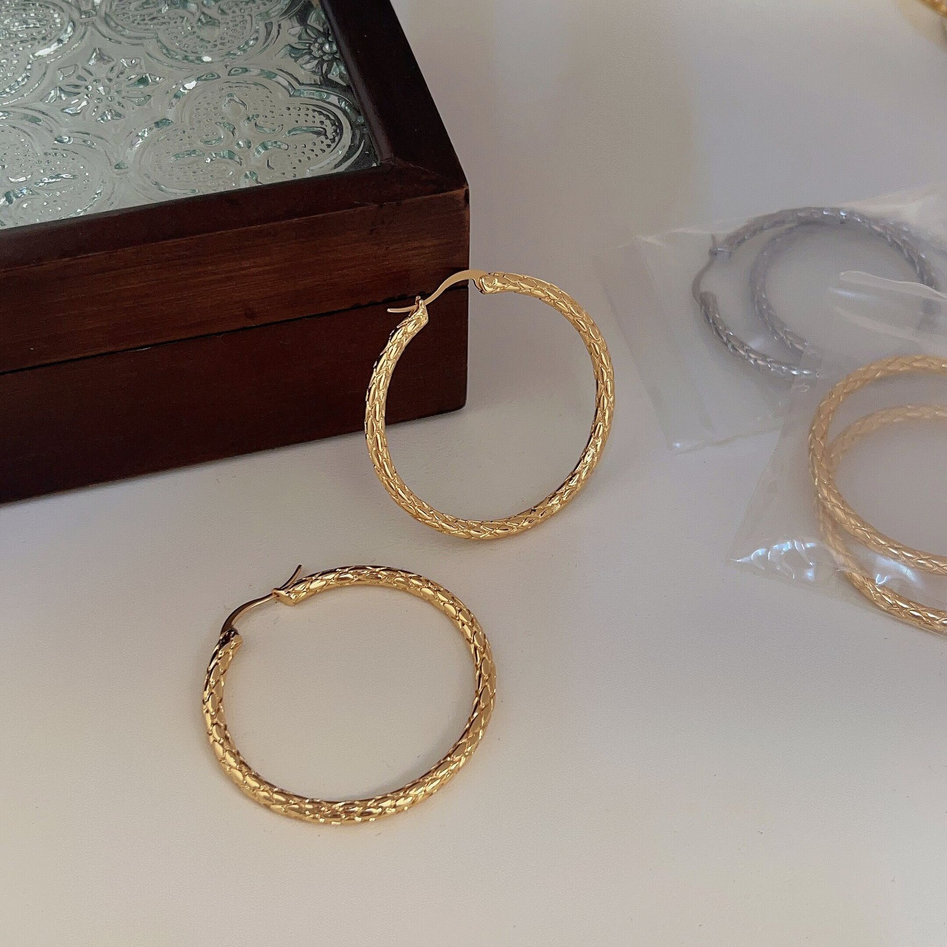 %E3%80%90Top%20Picks%E3%80%91Celin%20Metal%20Rhomboid%20Earrings%20Women's%202023%20New%20Fashion%20Distinctive%20Ear%20Ring%20Circle%20Earrings%20-%20Image%206