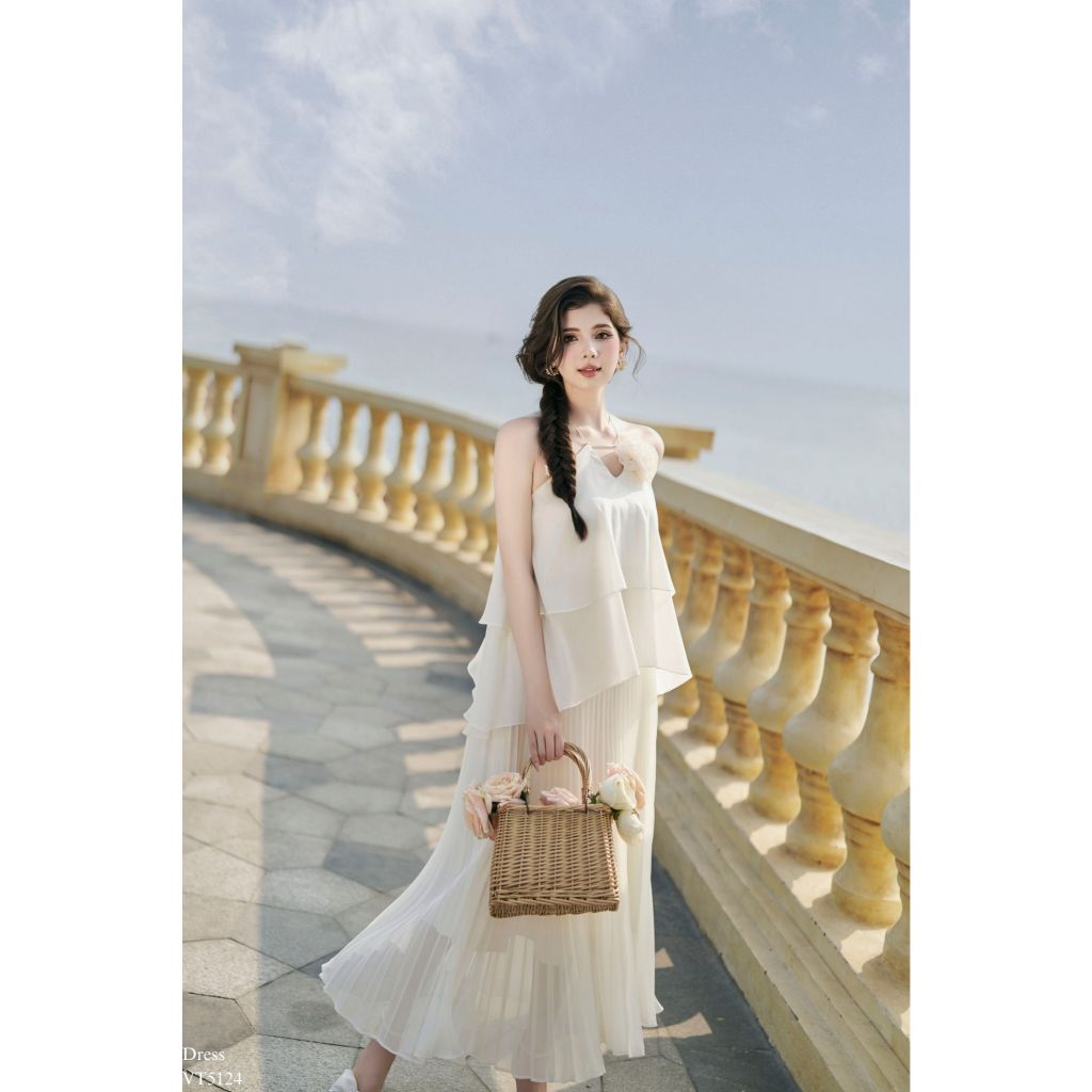 Váy maxi nữ cổ yếm thiết kế đính hoa chân xoè tơ ánh hai lớp dập ly cao cấp du lịch nữ tính TIINSTORE V0D1076