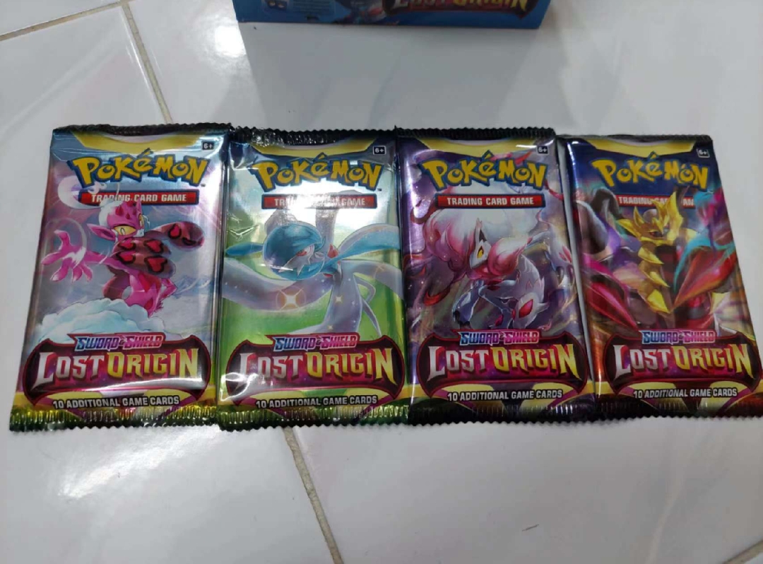 Pokémon Metal Box Card Set Up to 30 Cards with Shiny Card Inside. 