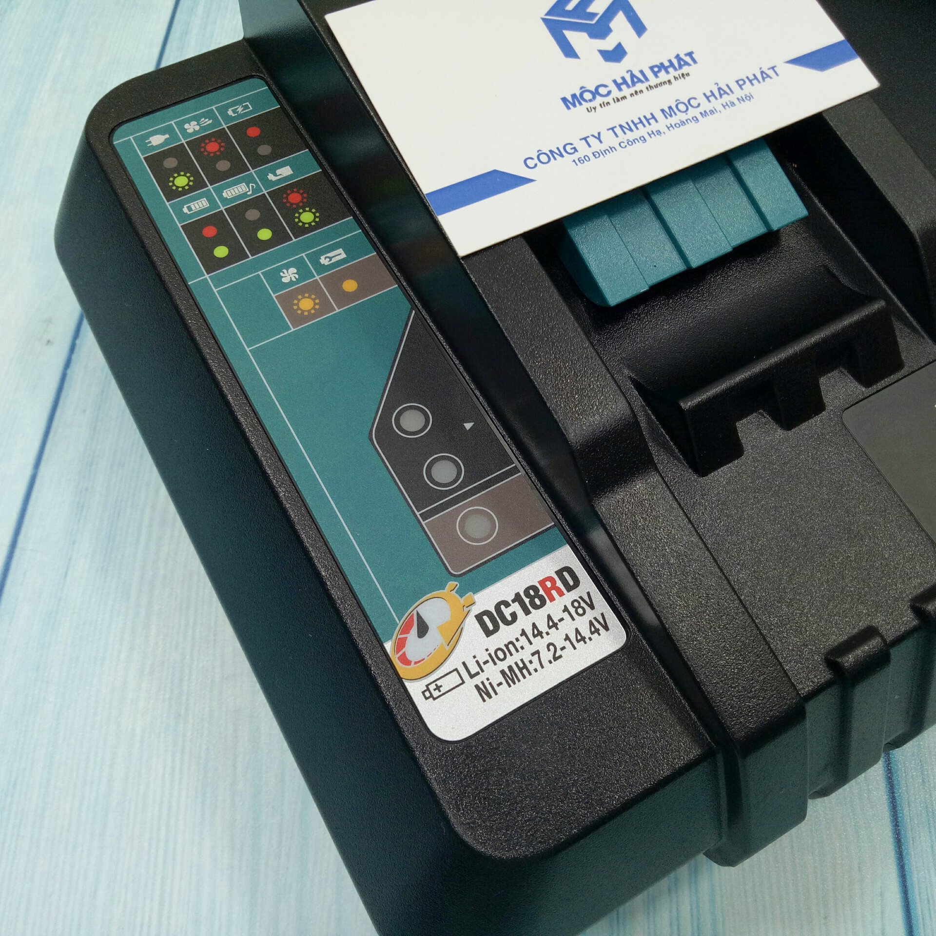 Đế sạc pin Li-Ion nhanh 2 cổng Makita DC18RD