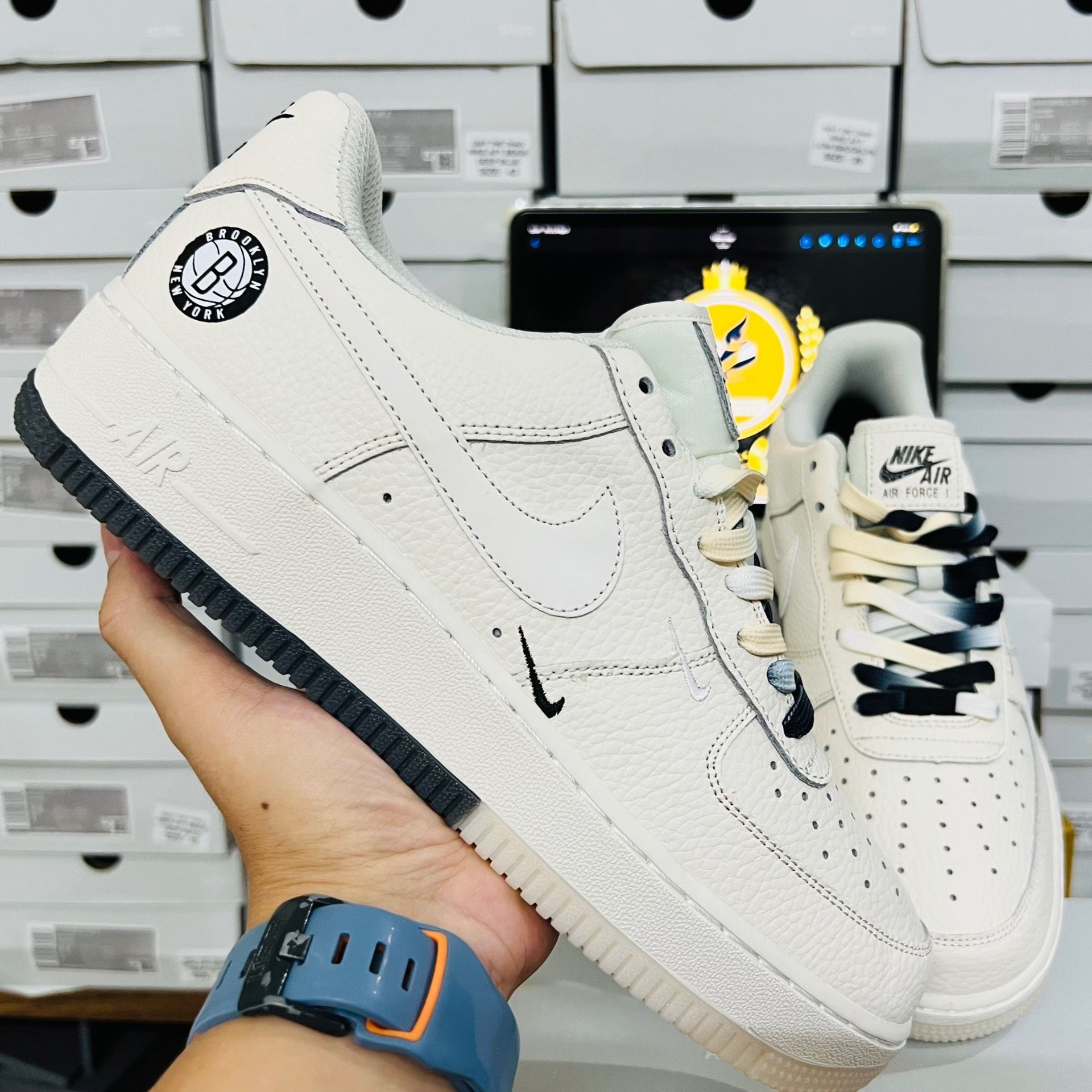 HÀNG CAO CẤP GIÀY THỂ THAO AIR FORCE 1 LOW BROOKLYN ( DÂY VÀ ĐẾ ÂM DƯƠNG)
