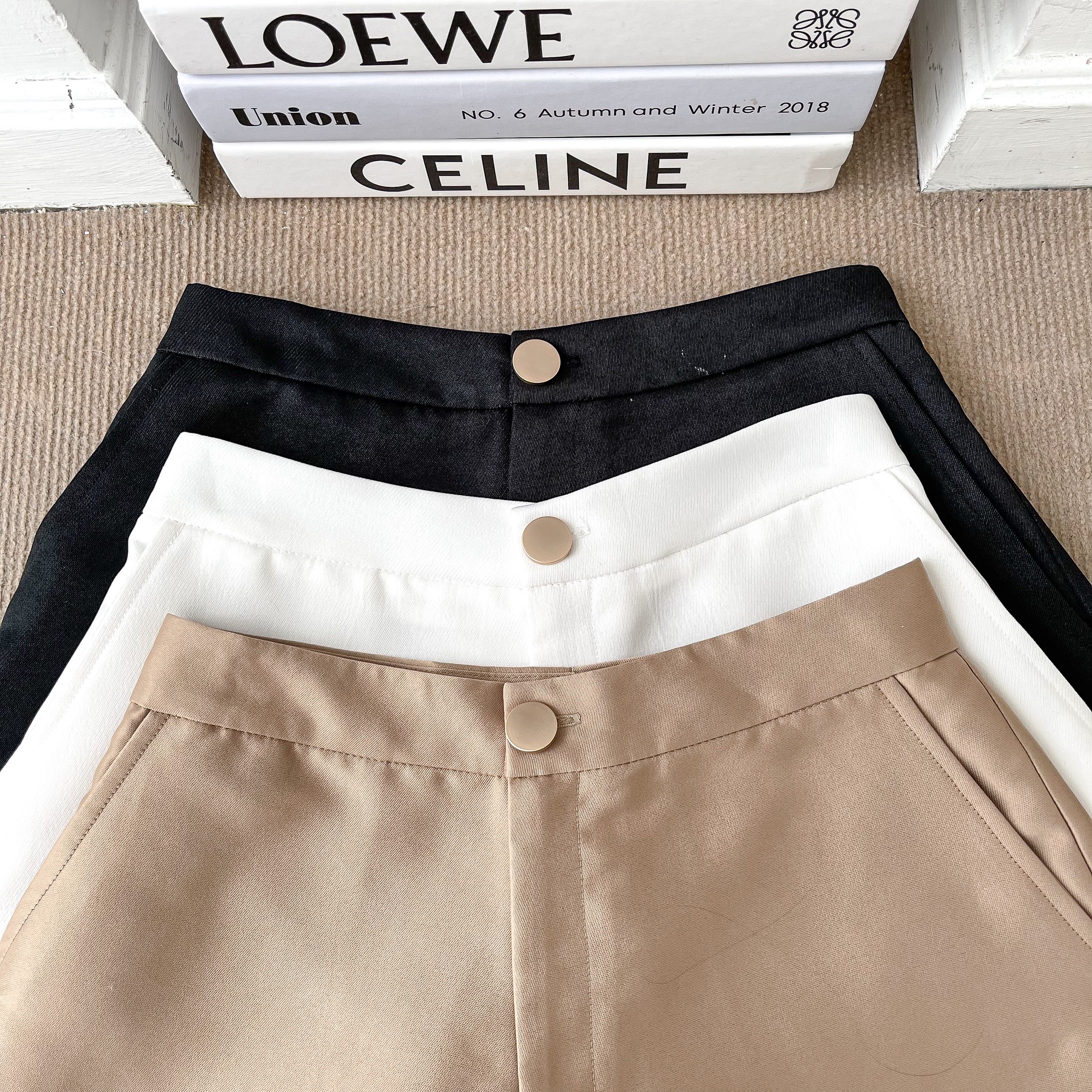 Quần short chất phi nút vàng , Peace House Clothing