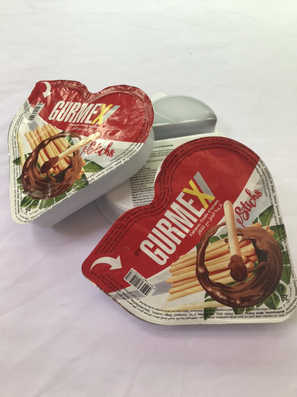 Bánh Que Gurmex Chấm Kem Ca Cao Hạt Phỉ Hình Trái Tim Hazelnut Cream With Cocoa (Hộp 40g- đỏ)