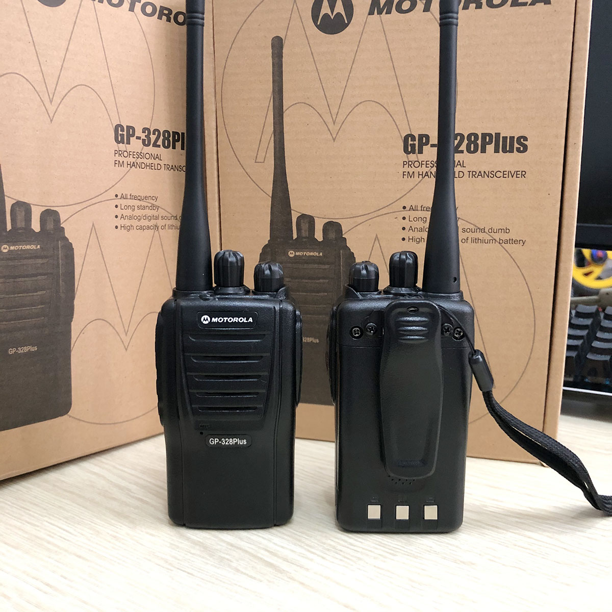 Two way radio Motorola gp-328plus compact version. Large Capacity help break the obstructions good, continuous talk 72 hours-imports