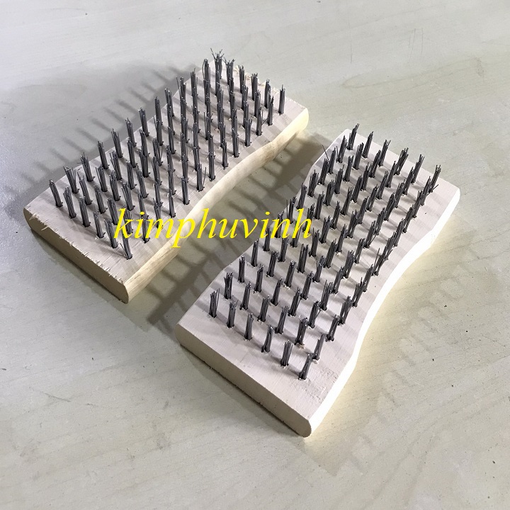 01 CÁI - BÀN CHẢI SẮT CÁN CÂY - BÀN CHẢI ĐÁNH RỈ