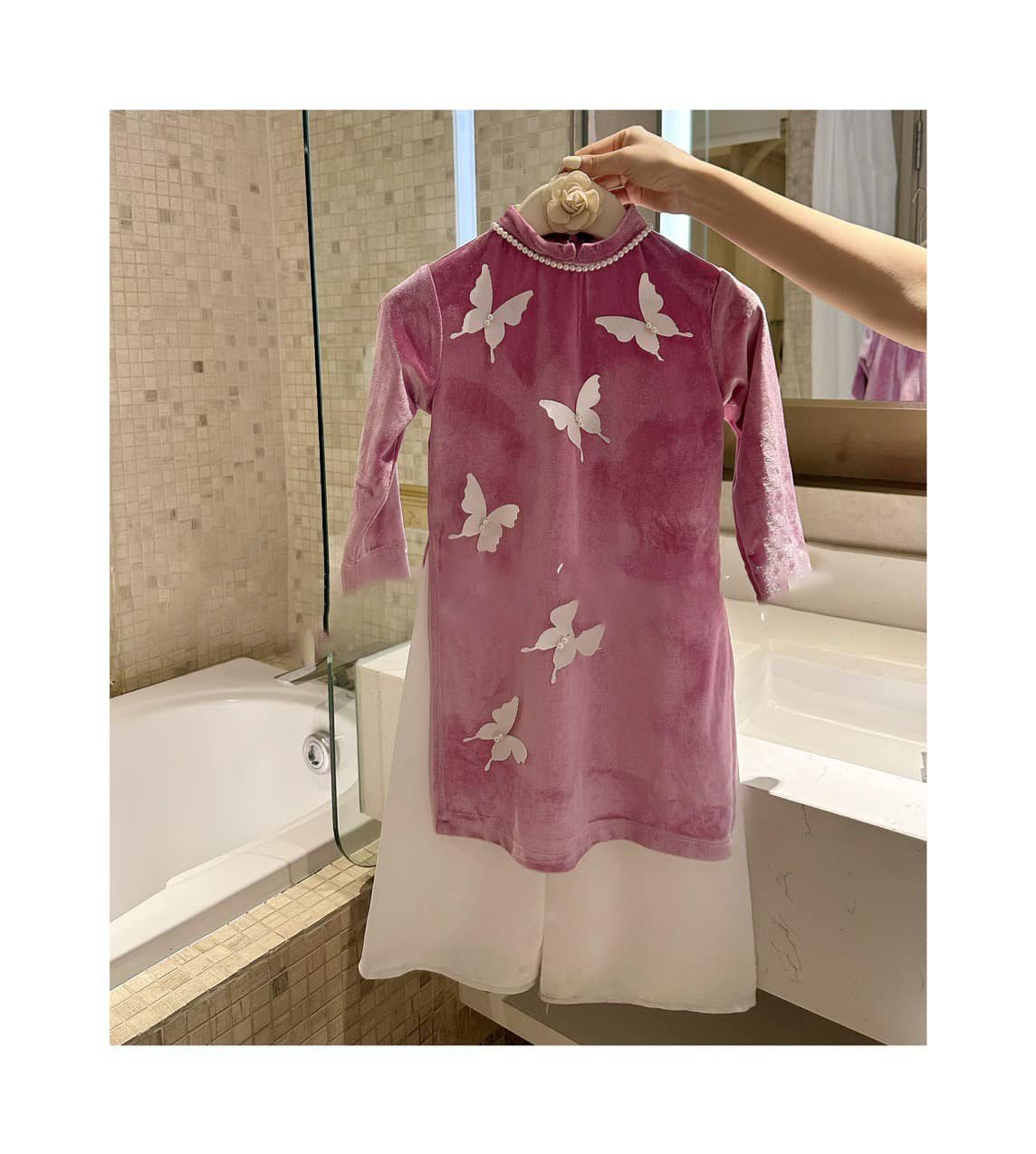 Set Áo Dài Bé Gái Nhung Đính Bướm Thủ Công