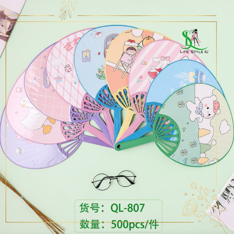 Quạt mini cầm tay, quạt nhựa tròn cầm tay cute dễ thương - Life Style 4U